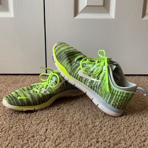 Women’s 7.5 Nike Free TR Fit 4 Sneakers